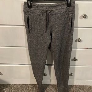 Lululemon joggers size 4